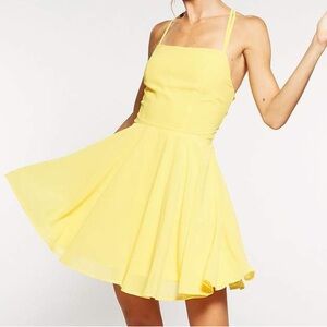 3/$10 🛒🛍️ Charlotte Russe Yellow Dress - Size Small